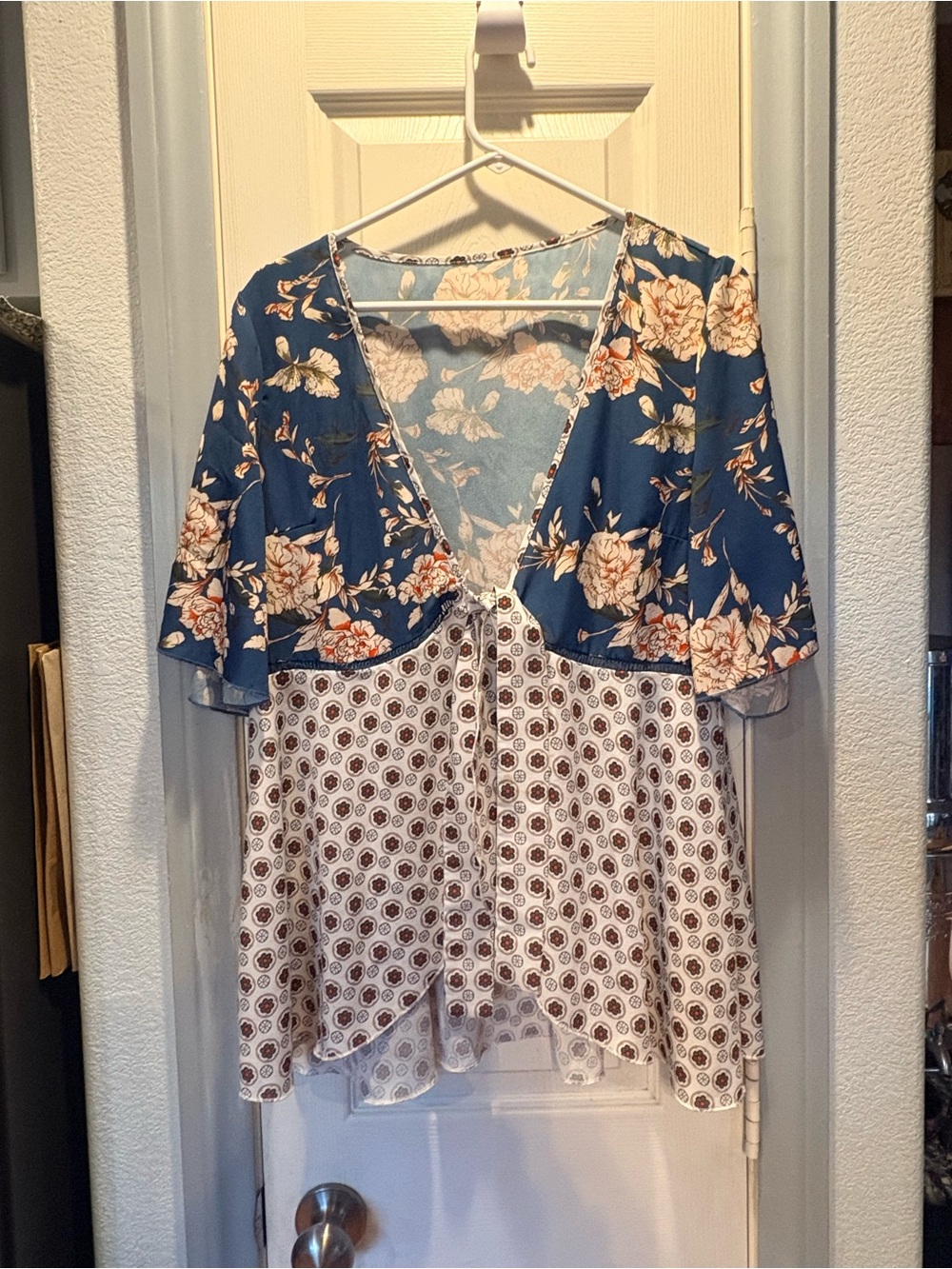 Source Unknown Blue & Cream Floral Mixed-Print Tie-Front Tunic